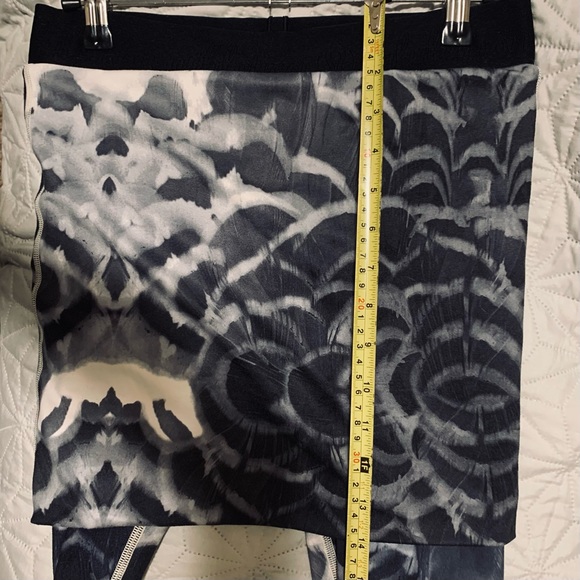 Lululemon Yin to You Leggings Skort Black White Grey Tie Dye Sz 6 - Picture 10 of 12